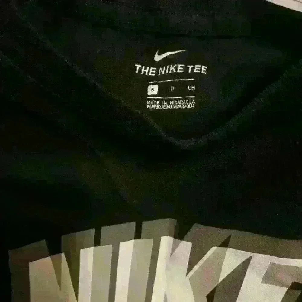 Nike Graphic Tee Boys Size Small Short Sleeve T-shirt - Picture 4 of 4